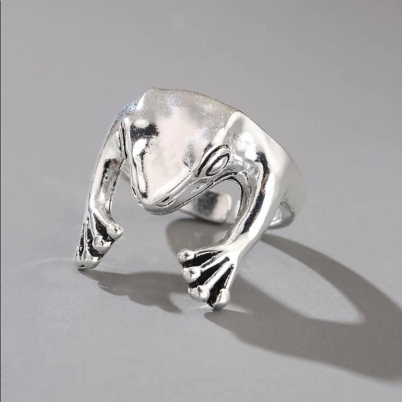 Very Cute Men and Women Frog Design Ring - Picture 2 of 7